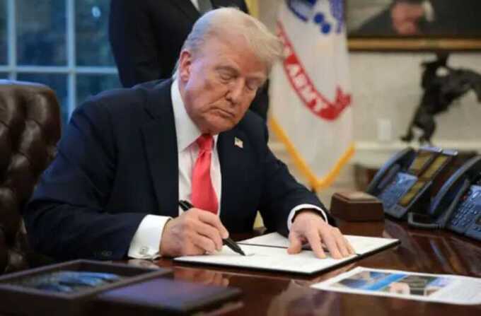 Трамп продлил запрет на заход судов под российским флагом в порты США