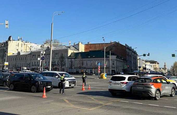 В Москве перекрыли дороги у здания Следственного комитета
