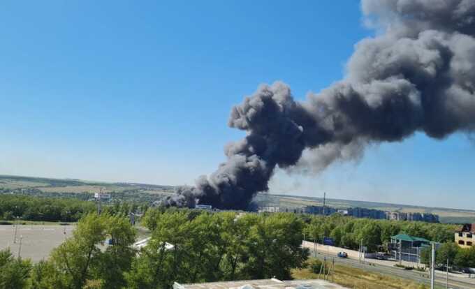 В Донецке вспыхнул пожар в промышленной зоне